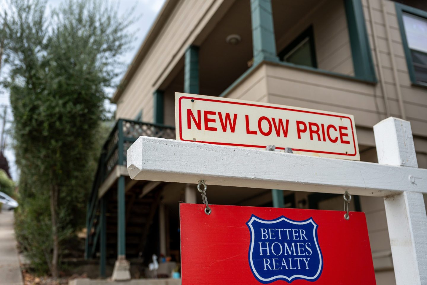 A "New Low Price" sign in front of a home in Crockett, California, US, on Wednesday, Sept. 24, 2025. The National Association of Realtors is scheduled to release existing homes sales figures on September 25. Photographer: David Paul Morris/Bloomberg via Getty Images